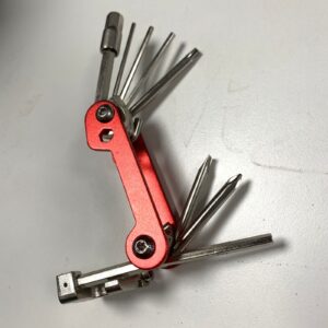 Herramienta 15 en 1 cuerpo aluminio anodizado rojo